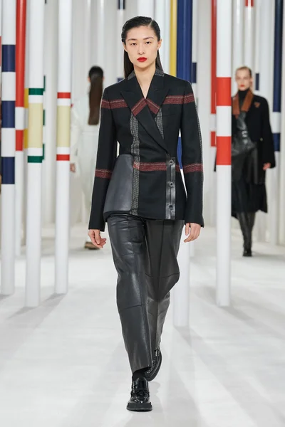 Look 24